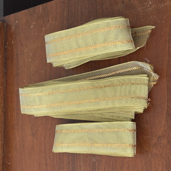 Assorted Ribbons And Bows - Picture 5 of 8